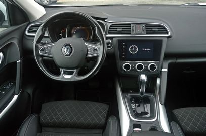 Car image 25