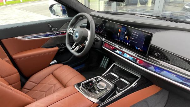 BMW 750 xDrive 360 kW image number 24