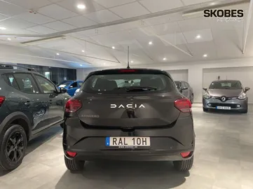 Car image 4
