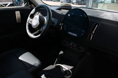 Car image 24