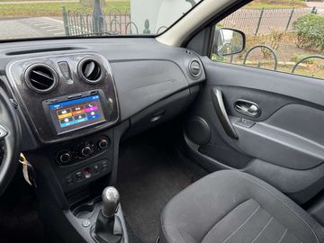 Car image 20