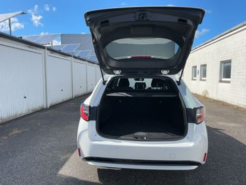 Car image 12