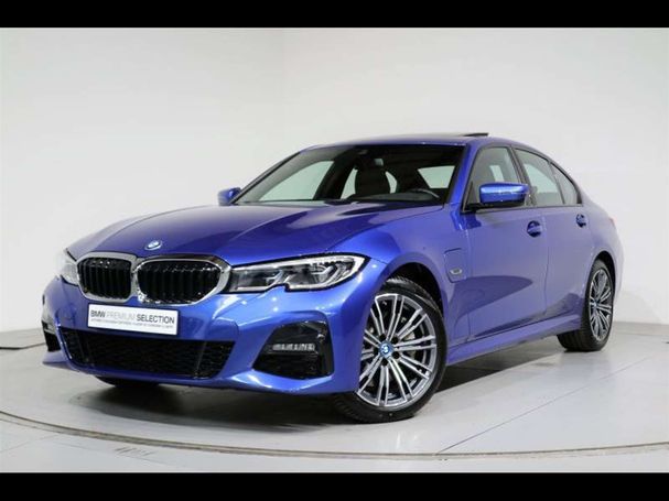 BMW 330e M Sport 215 kW image number 1