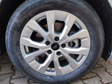 Car image 34
