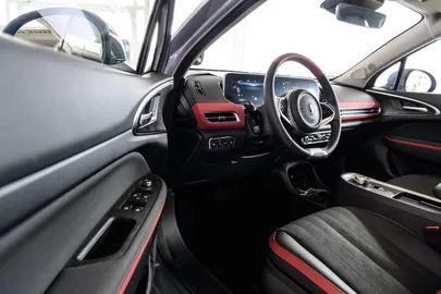 Car image 19