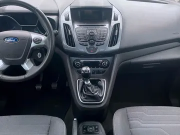 Car image 19