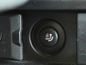Car image 38
