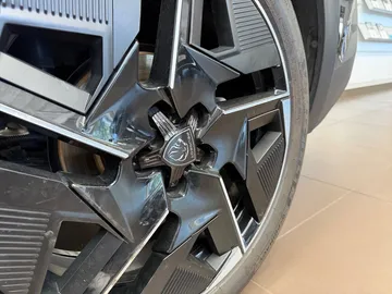 Car image 28