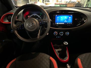 Car image 11