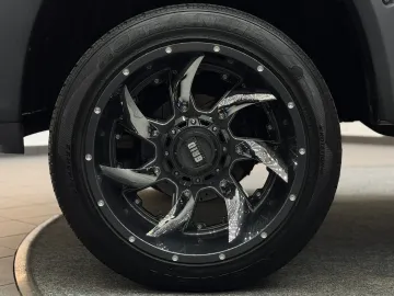 Car image 40