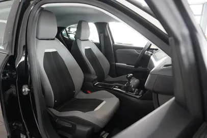 Car image 43