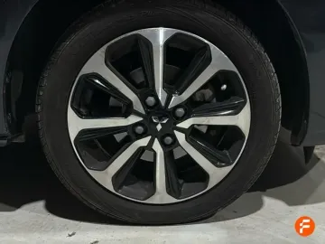 Car image 27
