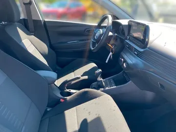 Car image 15