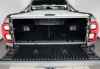 Car image 27