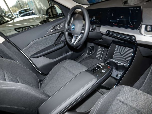 BMW iX1 eDrive20 150 kW image number 3