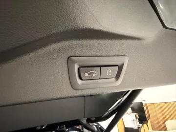 Car image 47