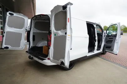Car image 25