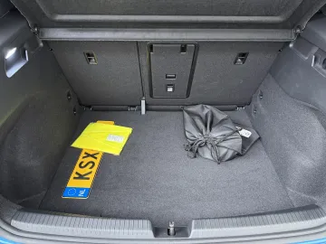 Car image 40