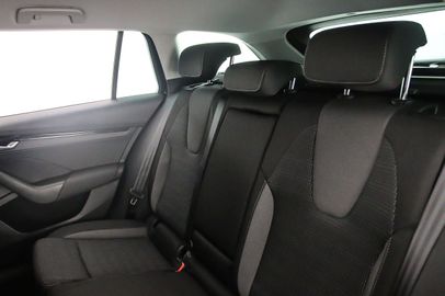 Car image 36