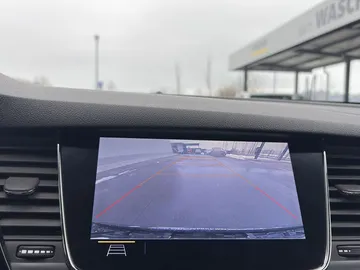 Car image 28