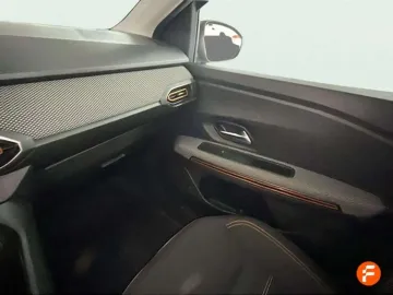Car image 29