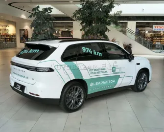 Car image 4
