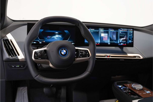 BMW iX xDrive50 385 kW image number 12