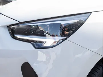 Car image 25