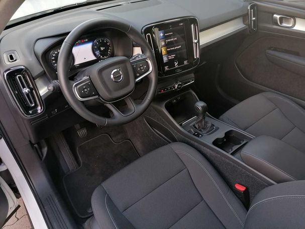 Volvo XC40 T2 Momentum 95 kW image number 4