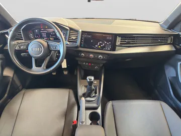 Car image 17