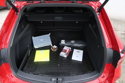 Car image 12