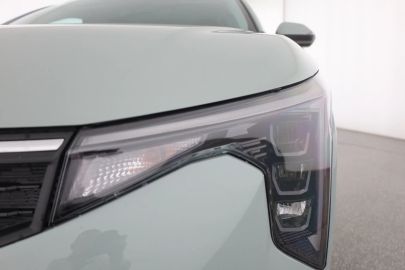 Car image 30
