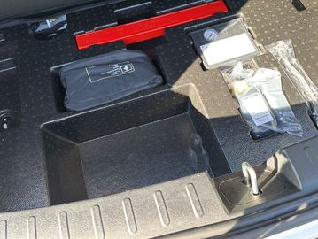 Car image 28