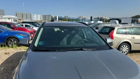Car image 25