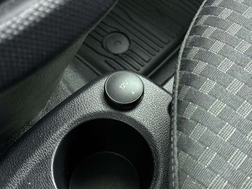 Car image 33