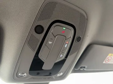 Car image 35