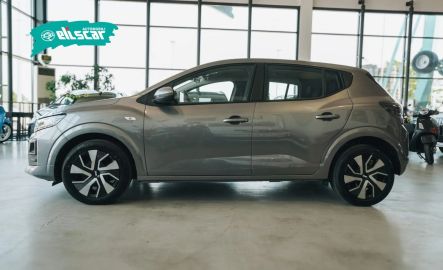 Car image 4