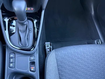Car image 27
