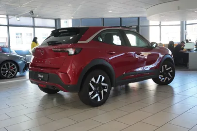 Car image 4