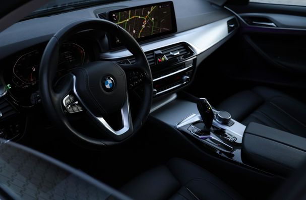 BMW 520i Touring 135 kW image number 10