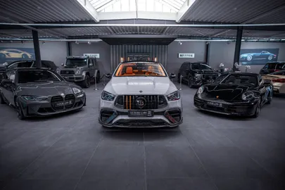 Car image 28