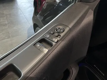 Car image 46