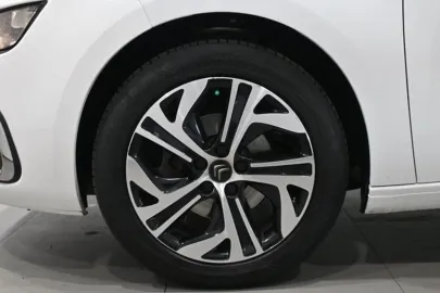 Car image 28
