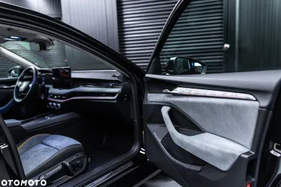 Car image 40