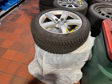 Car image 16