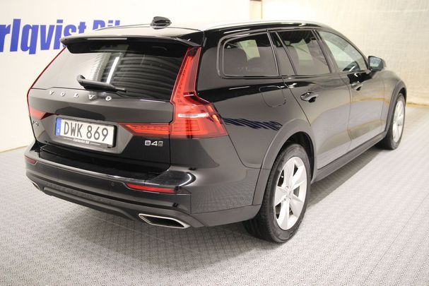 Volvo V60 Cross Country B4 AWD 146 kW image number 3