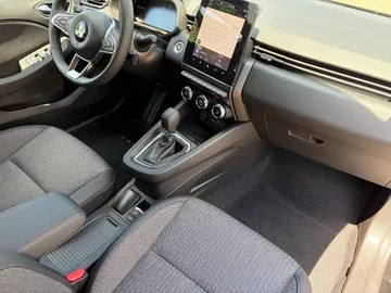 Car image 18