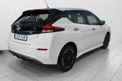 Car image 24