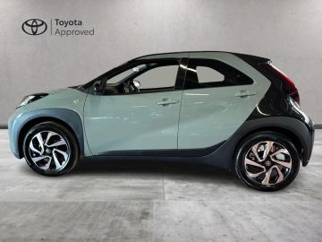 Car image 4