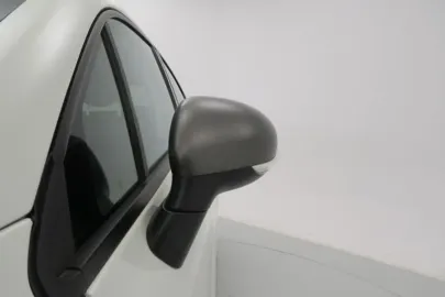 Car image 29